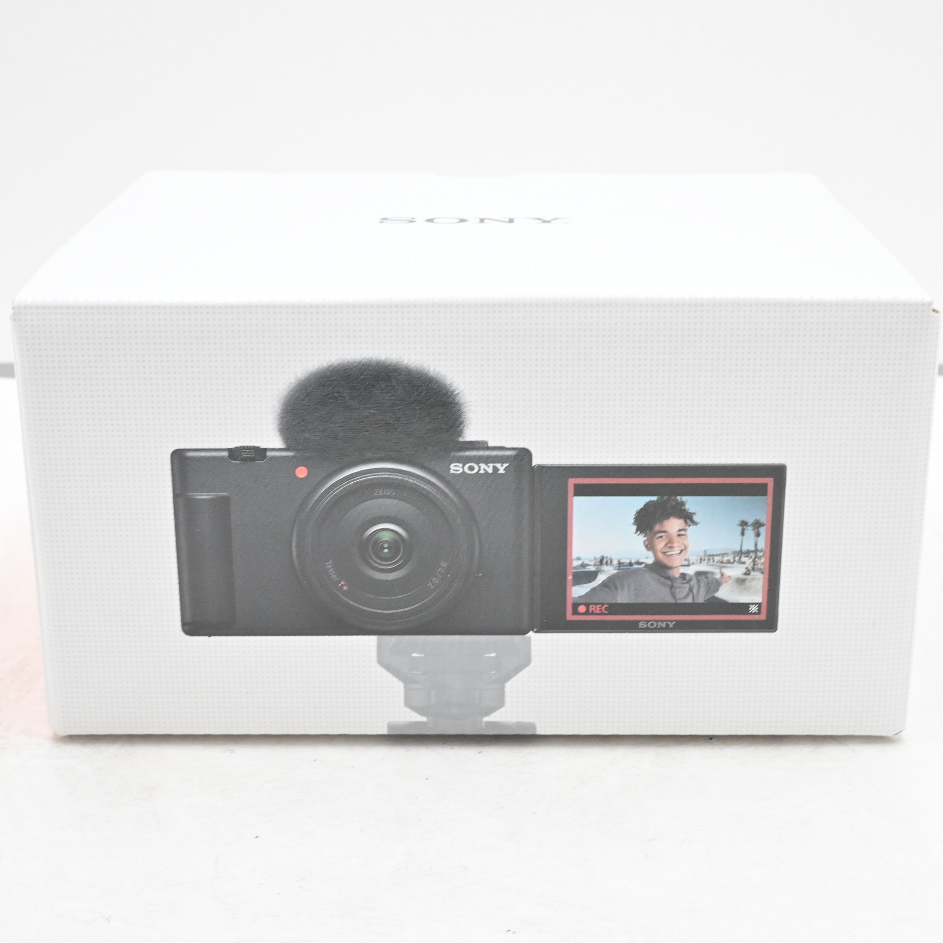 未使用品　ソニー / Vlog用カメラ / VLOGCAM / デジタルカメラ / 動画 / 自撮り / ZV-1F / ボディ / ウィンドスクリーン付属 / 20mm F2.0 単焦点レンズ / ブラック / ZV-1F B