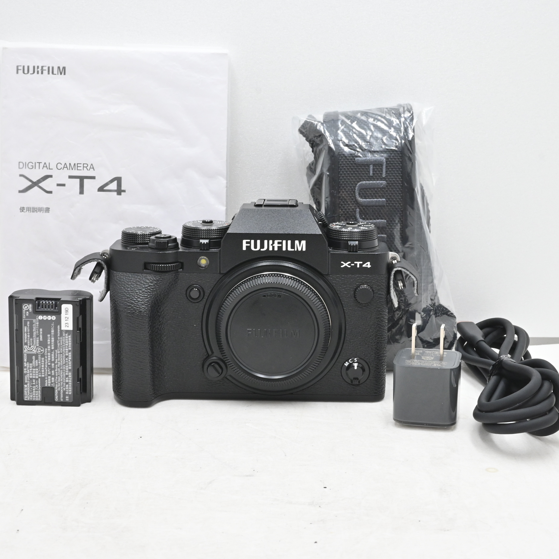 富士フイルム(FUJIFILM) ミラーレス一眼カメラ X-T4ボディ ブラック