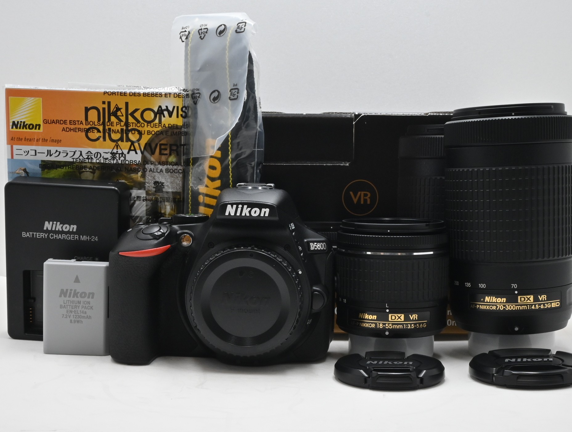 シャッター回数『3014』Nikon デジタル一眼レフカメラ D5600 ダブルズームキット ブラック