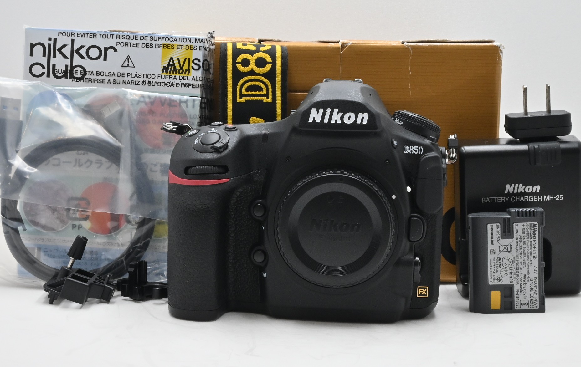 シャッター回数僅か『450』Nikon デジタル一眼レフカメラ D850 ブラック