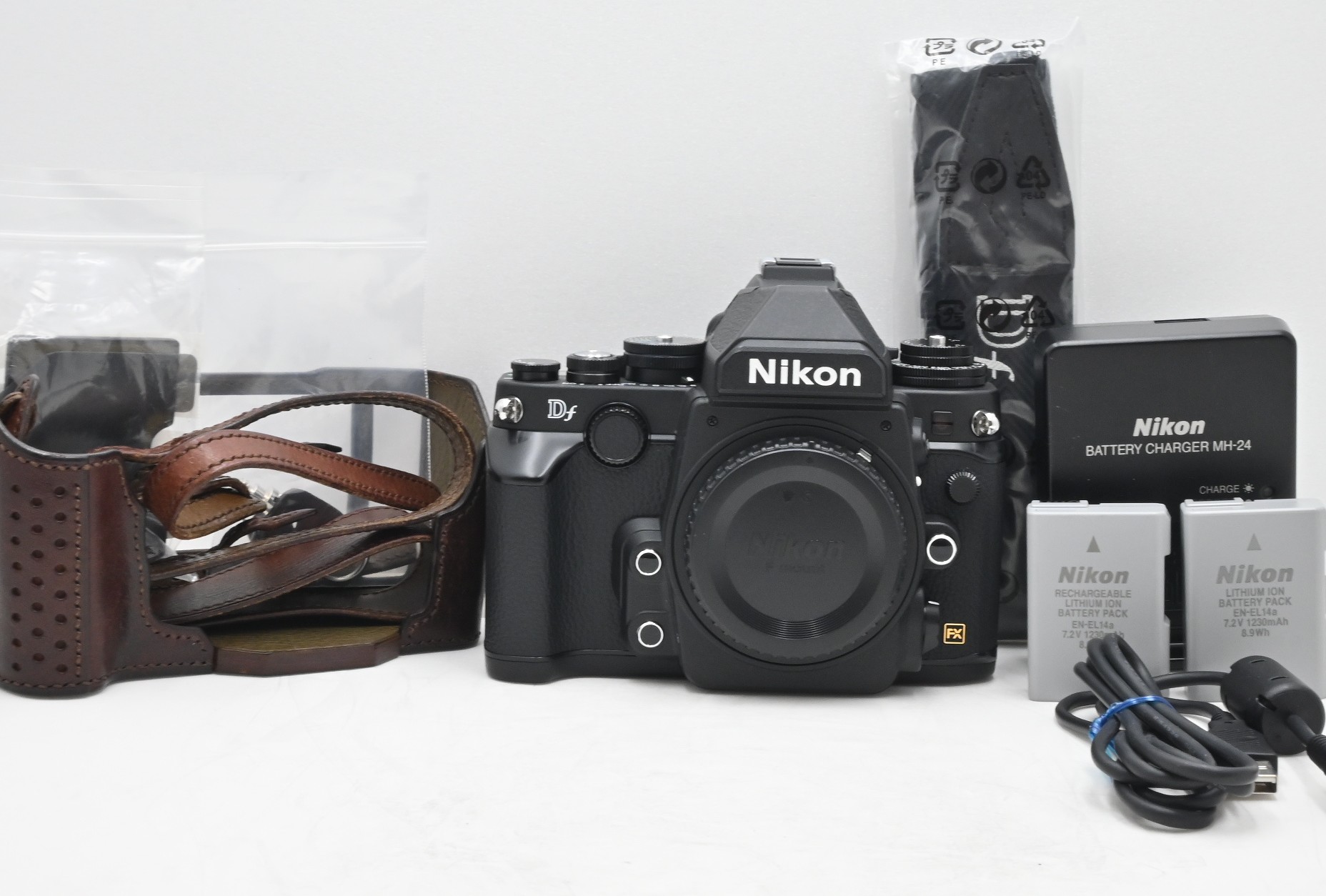 シャッター回数『4041』Nikon デジタル一眼レフカメラ Df ブラック