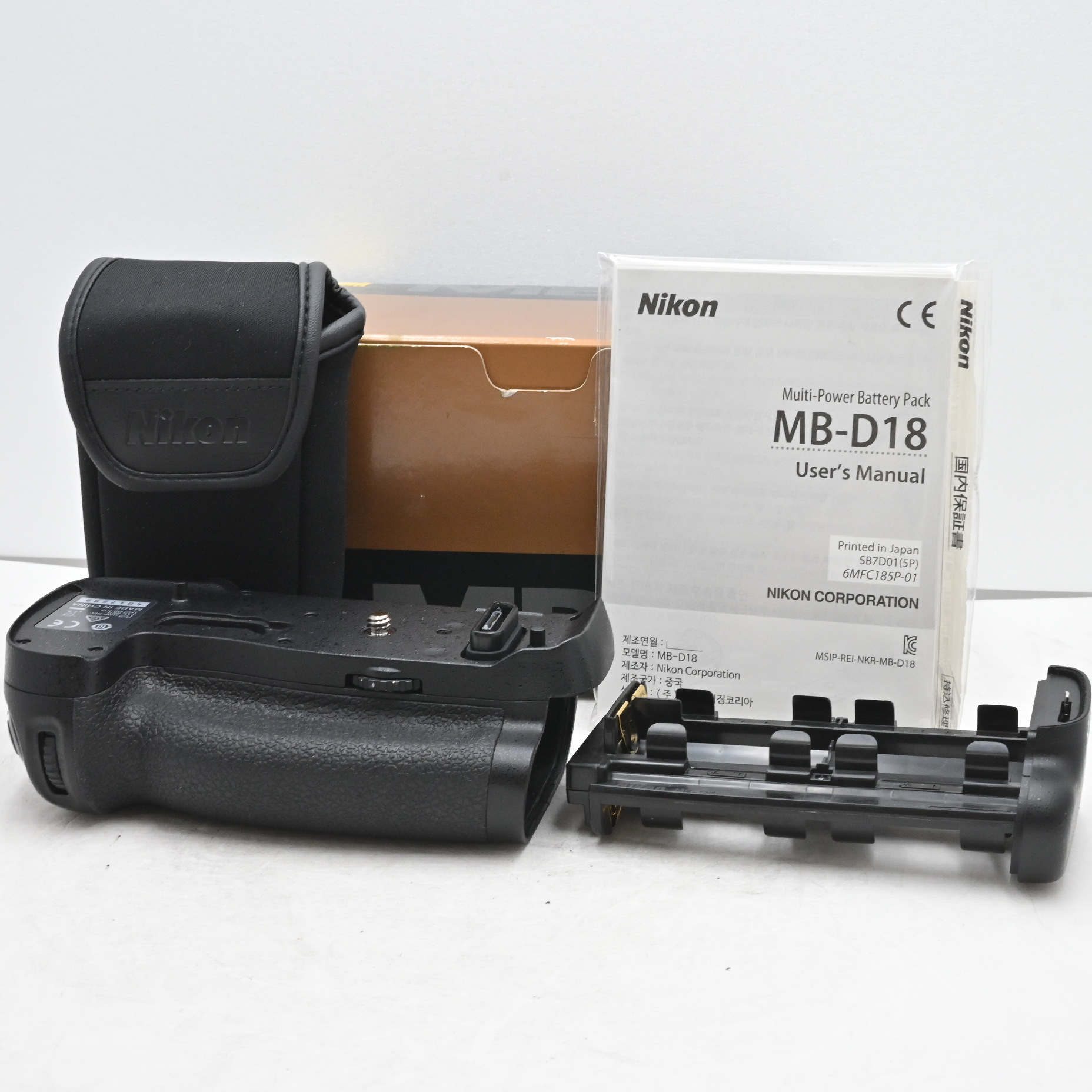 極上品 Nikon マルチパワーバッテリーパック MB-D18