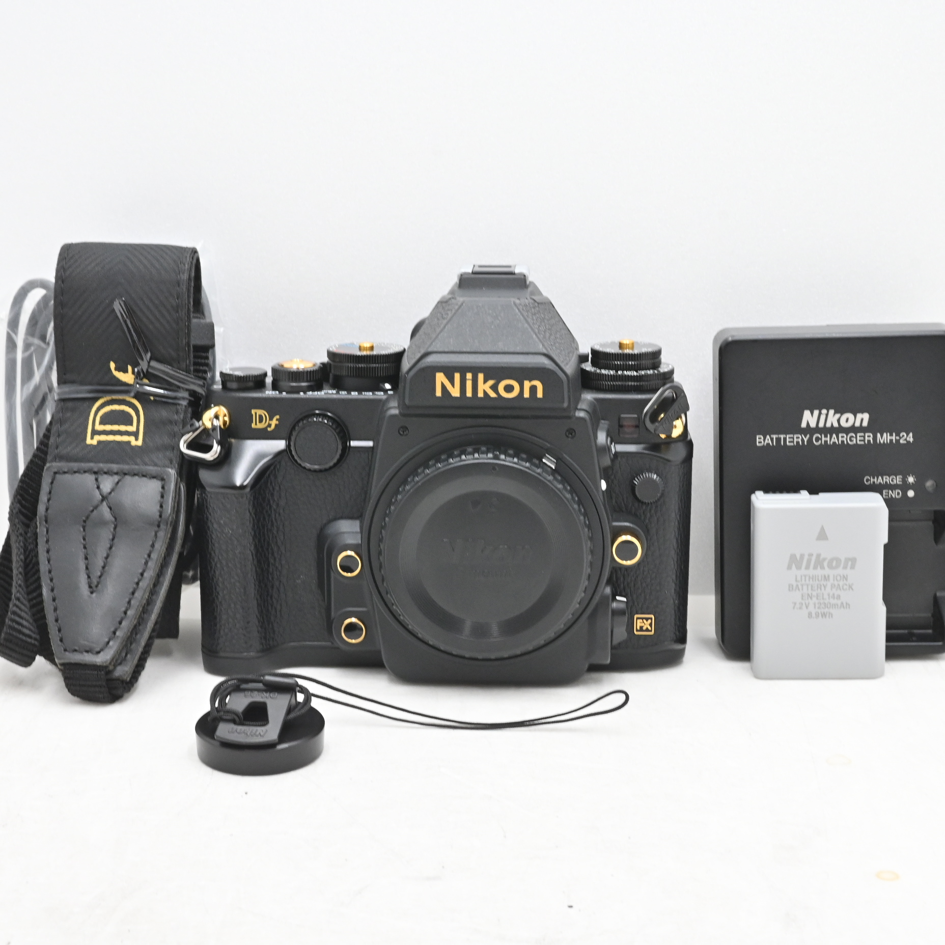 シャッター回数『5220』Nikon デジタル一眼レフカメラ Df ブラック Gold Edition DFBKGE